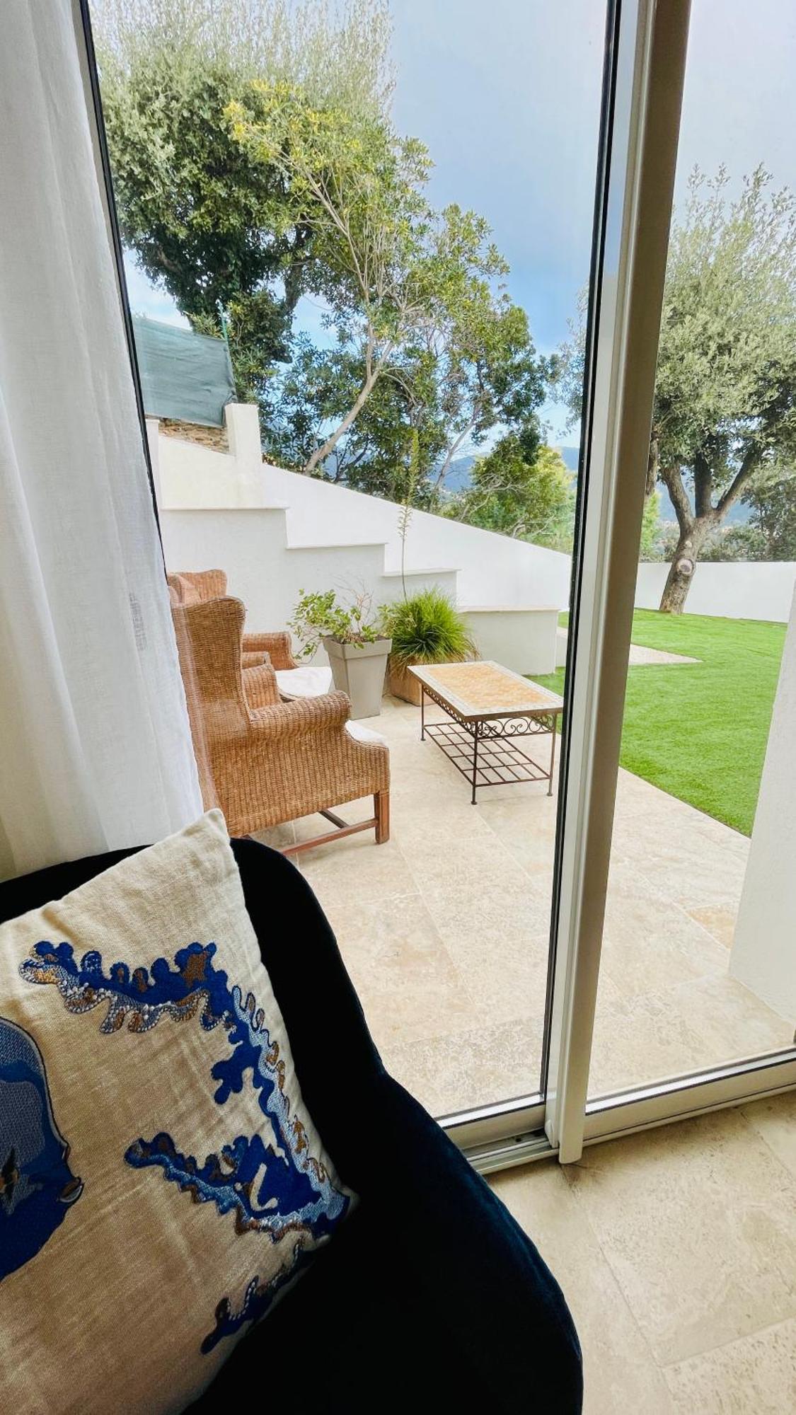 קבלייר-סור-מר Villa Cacharelle Vue Mer Piscine מראה חיצוני תמונה