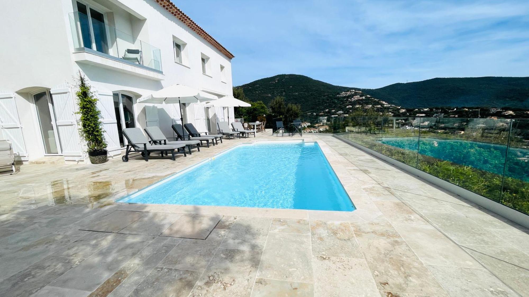 קבלייר-סור-מר Villa Cacharelle Vue Mer Piscine מראה חיצוני תמונה