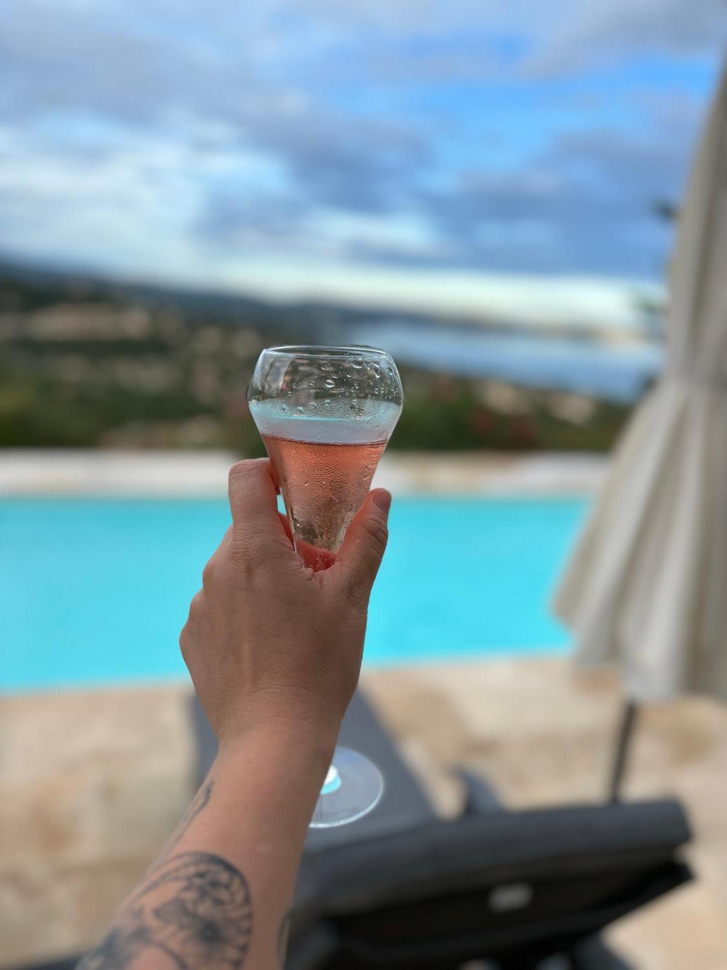 קבלייר-סור-מר Villa Cacharelle Vue Mer Piscine מראה חיצוני תמונה